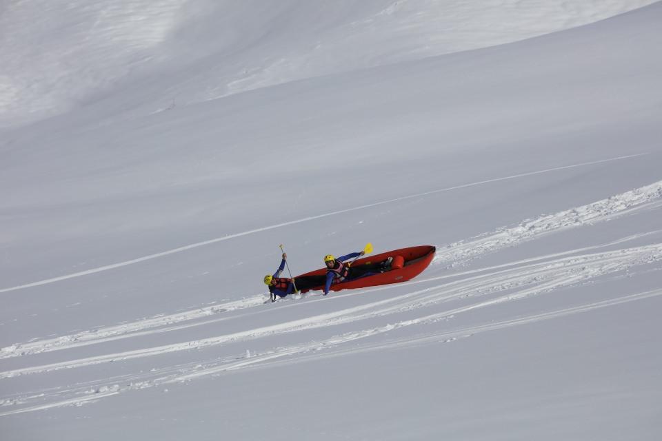<p>Öğretmen Hamdi İnan da daha önce Çatak Çayı'nda rafting yapma imkanı bulduğunu anlattı. </p>
<p> </p>