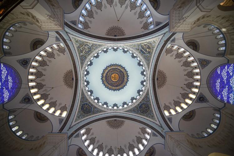 <p>Çamlıca Camisi Müzesi'nin Topkapı Sarayı Müzesi'ne bağlı çok özel ve resmi bir müze olacağını ifade eden Külünk, "Çok farklı bir çalışma yaptığımız için müze projesini, bütün bu çalışmalardan biraz soyutladık. </p>

<p> </p>
