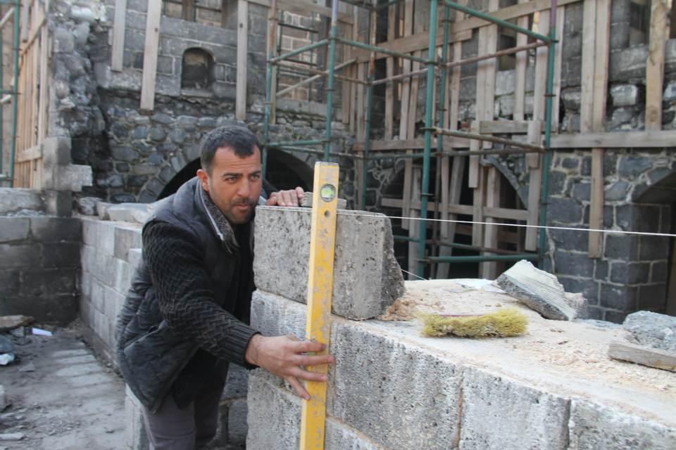 <p>1990'lı yılların sonlarında tamamen harabeye dönen kilise onarıldı. Yıkılan kulesindeki 100 kiloluk soğan başlı çanın aynısı, 2012 yılında Moskova'da özel olarak yaptırılıp Diyarbakır'a getirildi. </p>
