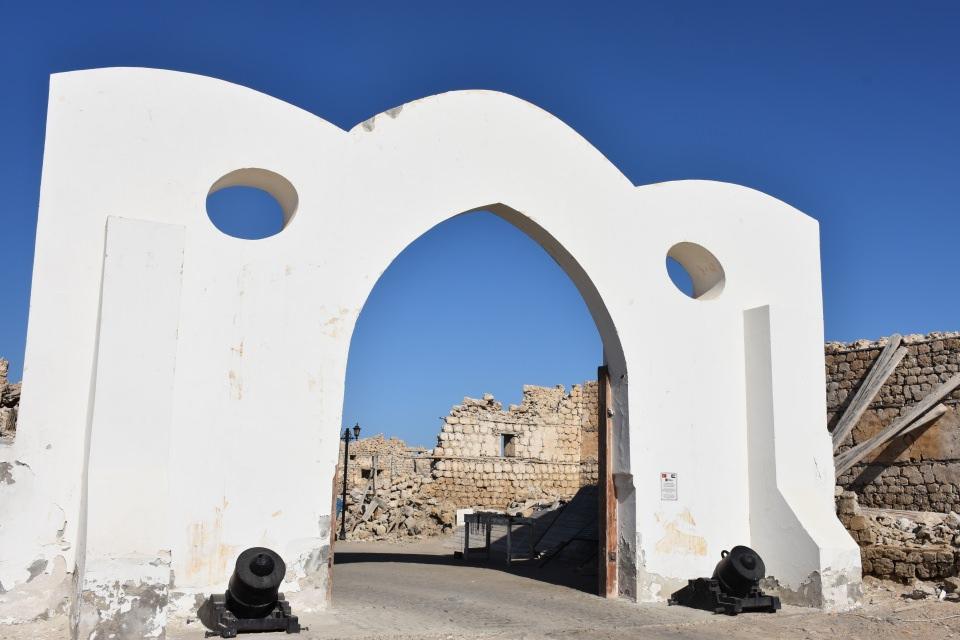 <p>Kızıldeniz’in batı kıyısında, Sudan’ın kuzeydoğusundaki Sevakin Adası ise 19. yüzyıla kadar Osmanlı toprağı ve bölgenin önemli bir limanıydı.</p>