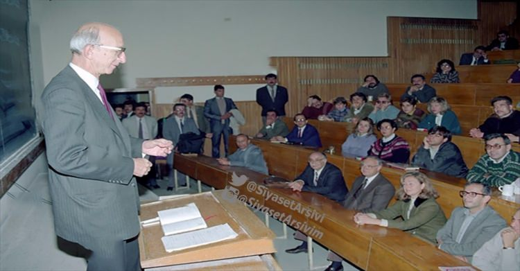 <p>SHP Lideri İnönü, ODTÜ Matematik Bölümünce düzenlenen seminere katılarak Pell Denkleminin Aritmetik Özellikleri konusunda ders verdi - 1990</p>

<p> </p>
