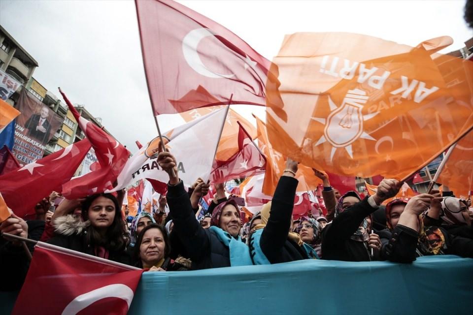 <p>Türkiye Cumhurbaşkanı ve AK Parti Genel Başkanı Recep Tayyip Erdoğan, partisince Kahramanmaraş'ta düzenlenen mitinge katılarak konuşma yaptı. Programa vatandaşlar ilgi gösterdi.</p>

<p>​</p>
