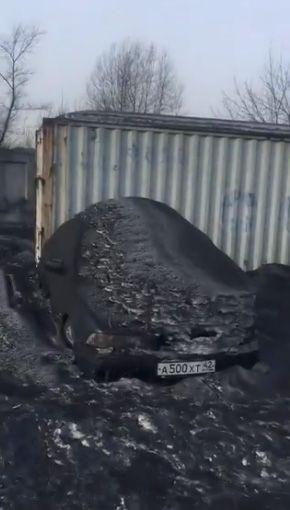 <p>Yetkililer siyah yağan karı, bölgedeki kömür işleme tesislerine bağladılar.</p>

<p> </p>
