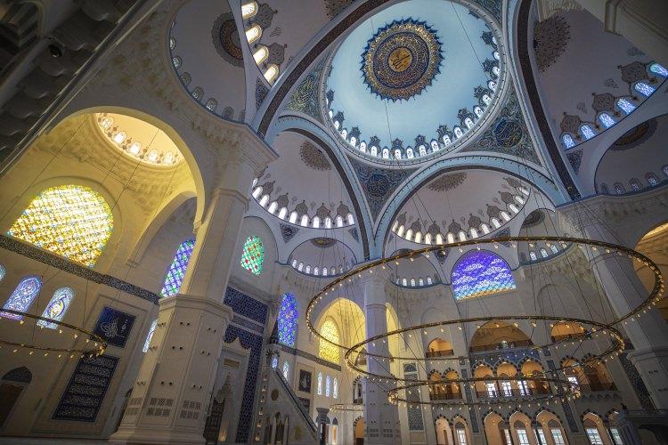 <p>Bütün bunların hepsini 15-20 gün içinde bitirdik deme noktasına geleceğiz müze bölümü hariç. Sayın Cumhurbaşkanımıza projeyi bitirdiğimizi, teftişe hazır olduğumuzu beyan edeceğiz. Ardından kendilerinin belirleyeceği açılış takviminde de projeyi vatandaşların hizmetine almış olacağız."</p>
