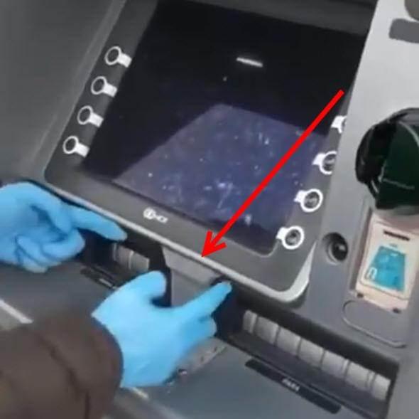 <p>Oysa ATM ekranının hemen altındaki bu parça aslında başlı başına tehlikenin ta kendisi!</p>

<p> </p>
