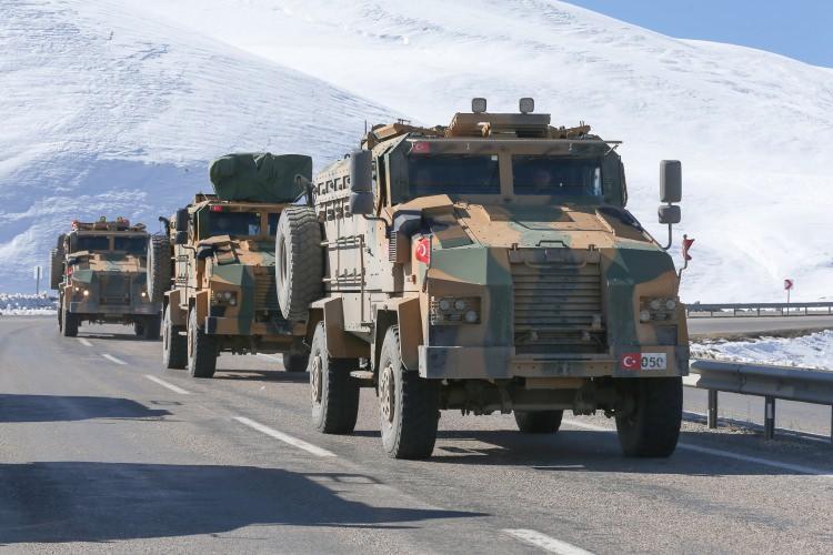 <p><strong>- "22 ilde 52 bin 617 gizli kahraman görev yapıyor"</strong></p>
<p>Van Güvenlik Korucuları ve Şehit Aileleri Yardımlaşma ve Dayanışma Derneği Başkanı olan güvenlik korucusu Ayhan Kahraman, AA muhabirine, güvenlik koruculuğunun terör olaylarının yoğunlaştığı 1985'te başladığını anımsattı.</p>