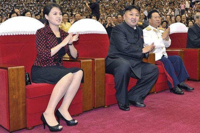 <p>2012'de Kuzey Kore diktatörü Kim Jong Un'un eşi olarak medyada yer almaya başlayan Ri Sol Ju hakkında çok az bilgi yer alıyor. </p>

<p> </p>

<p> </p>
