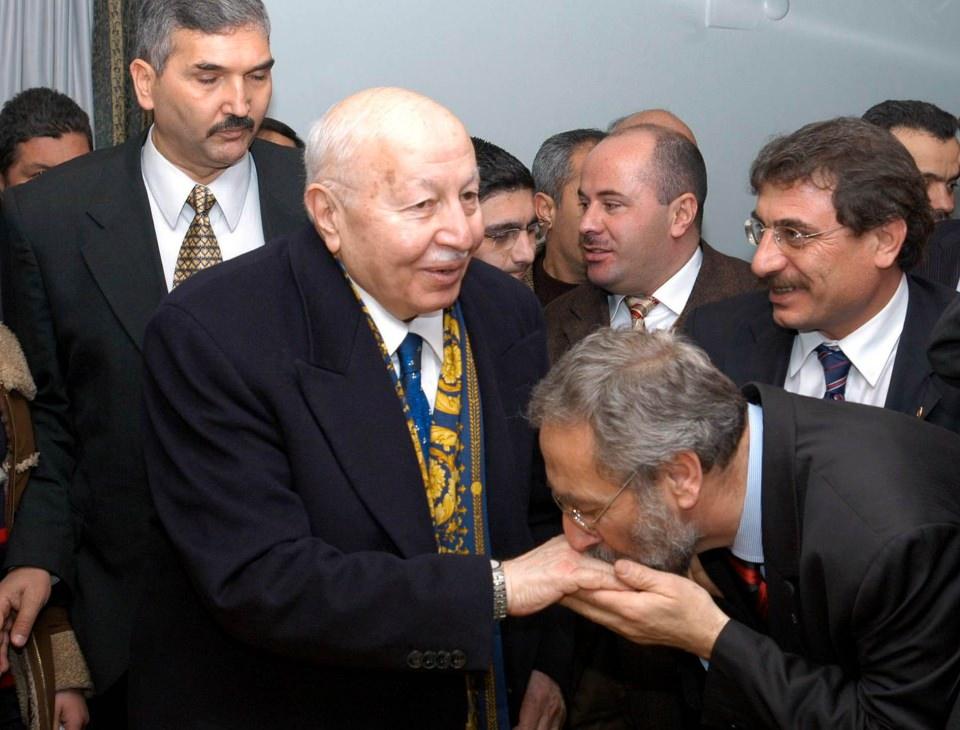 <p><strong>"Mücahit Erbakan" oluşu</strong></p>

<p>Cumhuriyet Halk Partisi (CHP) Genel Başkanı Bülent Ecevit ile yapılan görüşmelerin ardından CHP-MSP koalisyon hükümeti kuruldu. Erbakan, bu hükümette Başbakan Yardımcısı olarak görev aldı.</p>

<p>Bu dönem Kıbrıs sorunu gündeme geldi ve ülkedeki sorunlardan çok adadaki gelişmeler üzerine strateji ürütülmeye başlandı.</p>
