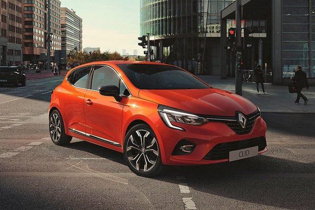 <p>Clio'nun tasarımının markanın daha büyük modelleri Megane ve Talisman'dan izler taşıdığı görülürken, boyutlarda ise küçülmeye gidildiği bildirildi. Yerini aldığı modele göre boyu 14 mm kısalan beşinci nesil Clio'nun, yüksekliği de 30 mm alçaltıldı.</p>

<p> </p>
