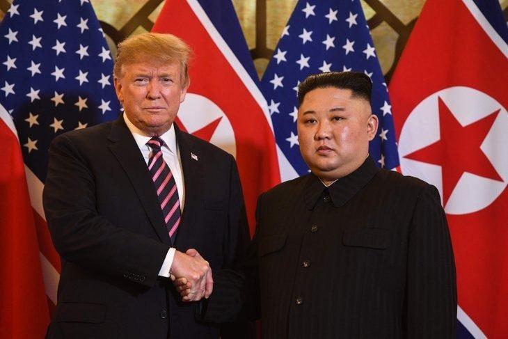 <p>ABD Başkanı Trump ve Kuzey Kore lideri Kim, Vietnam'ın başkenti Hanoi'de bir araya geldi. </p>

<p> </p>
