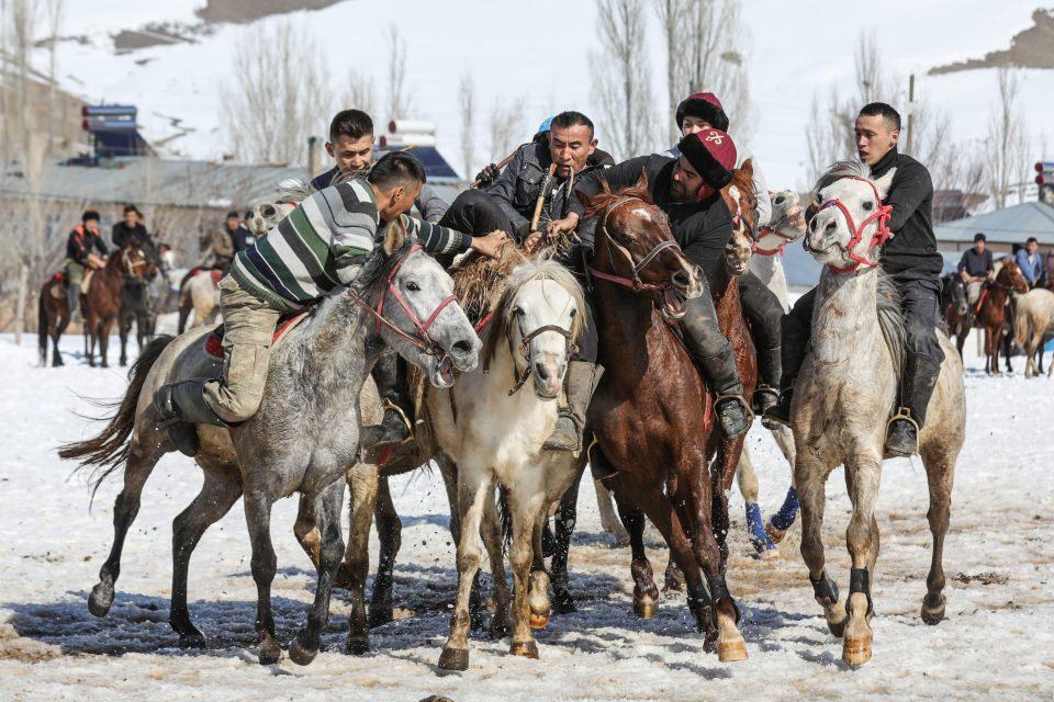 <p><strong> "Ayağı, eli kırılanlar oluyor"</strong></p>
<p>Binici Rıdvan Ufuk, AA muhabirine yaptığı açıklamada, ata sporları kökbörüyü yaşatmak ve geliştirmek için büyük çaba sarf ettiklerini söyledi.</p>