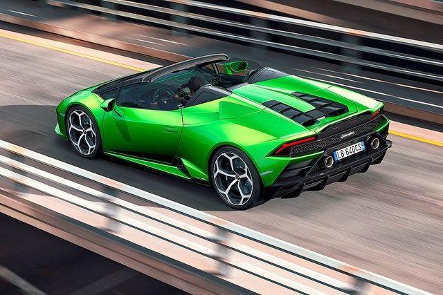 <p>Otomobilin üstü açık versiyonu olan Huracan Evo Spyder'ın sahneye çıkacağı öğrenilirken, otomobilde 5.2 litrelik bir V10 motorun görev yaptığı bilgisi verildi. </p>
<p> </p>