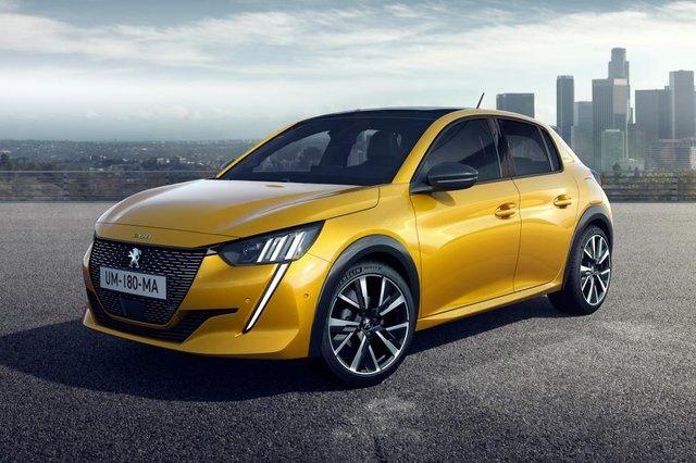 <p><strong>PEUGEOT</strong></p>

<p>Fransız üreticisi Peugeot, geçtiğimiz günlerde görsellerini yayınladığı b-segment hatchback modeli 208'i Cenevre'de tanıtacak. </p>
