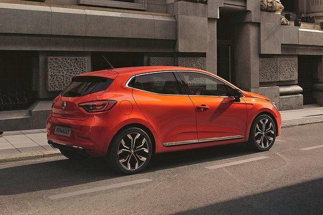 <p><strong>RENAULT</strong></p>

<p>Fransız Renault'un 29 yıldır yollarda olan küçük sınıf temsilcisi Clio, 5'inci nesli ile Cenevre'de yerini alacak.</p>
