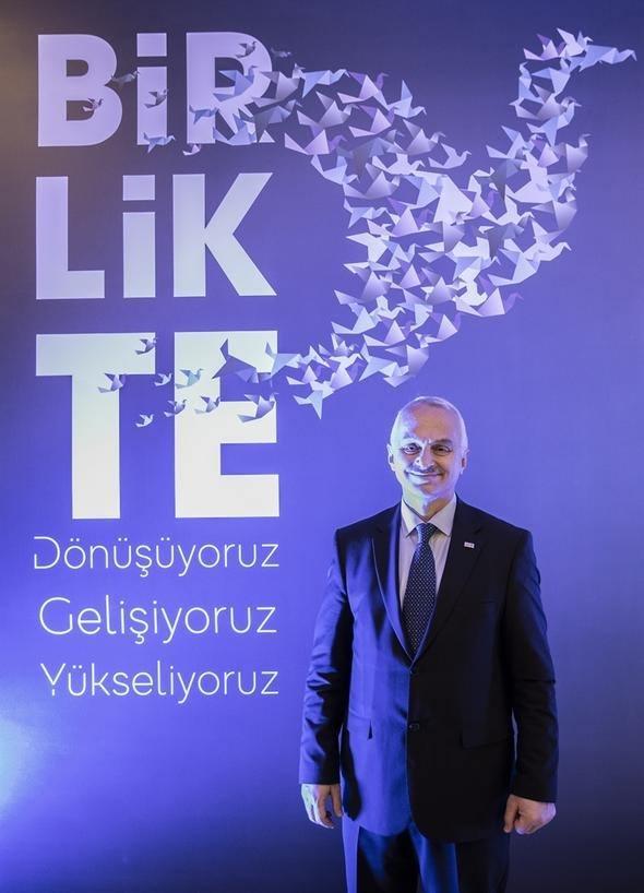 <p>TUSAŞ Genel Müdürü Temel Kotil, AA muhabirine yaptığı açıklamada, mühendislik gücü ve tasarım yetenekleriyle, başta Türk Silahlı Kuvvetleri olmak üzere dost ve müttefik ülkelerin ihtiyaçlarını karşılamaya yönelik çalışmalar yürüttüklerini söyledi.</p>