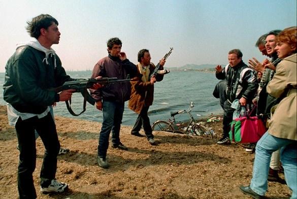 <p>Arnavutluk, 1997.</p>
