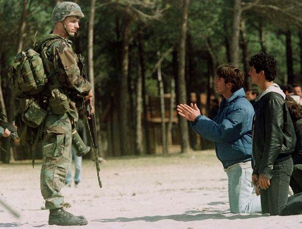 <p>Arnavutluk, 1997.</p>
