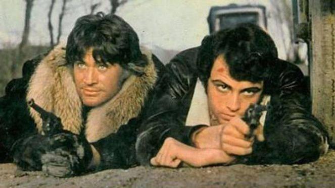 <p>Bir çok filmde başrol oynadığı arkadaşı usta oyuncu Cüneyt Arkın,<strong>"Çok üzüldüm, inanamadım. O kadar güzel bir hatıra bırakmış demek ki, içim yandı duyduğumda. Çok zarifti. Çok sade ve inceydi. Benim oğlumu oynardı. Harika bir beyefendiydi. O kadar güzel ve samimi bakardı ki adeta içim güzelleşirdi. Başımız sağ olsun." </strong></p>