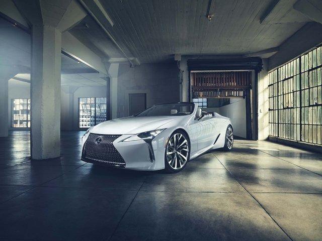 <p><strong>LEXUS</strong></p>
<p>Lexus, Cenevre Otomobil Fuarı’nda iki yeni modelinin avrupa prömiyerini gerçekleştirmeye hazırlanıyor.</p>