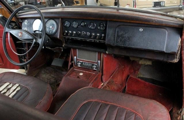 <p>Yeni Jaguar'ını temizleye karar veren yeni ev sahibi kolları sıvadı.</p>
