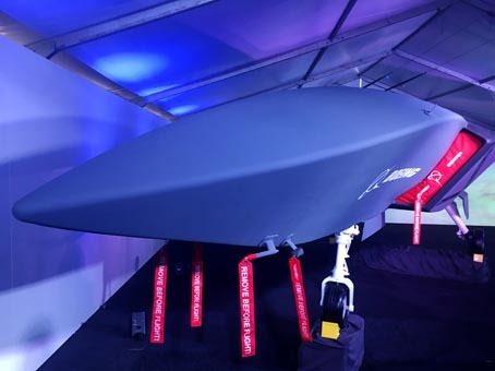 <p>Modeli gök yüzünde görmek için ise yaklaşık 1 yıl süre var. Boeing'den yapılan açıklamada, insansız savaş uçağının 2020 yılında deneme uçuşunu gerçekleştirilecek ve başarılı olması durumunda siparişlere yanıt vermeye başlayacak.</p>
