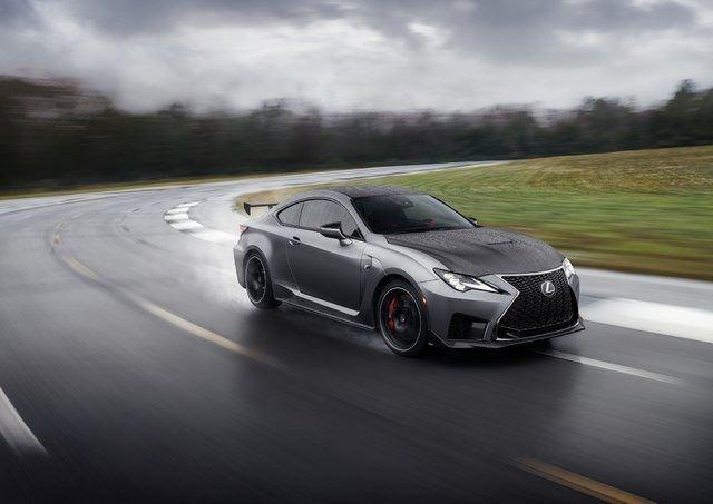 <p>Lexus’un Cenevre’de sergileyeceği diğer model olan RC F Track Edition ise, Lexus’un yarışlardan edindiği deneyimi yola aktarmayı hedefliyor. </p>
<p> </p>