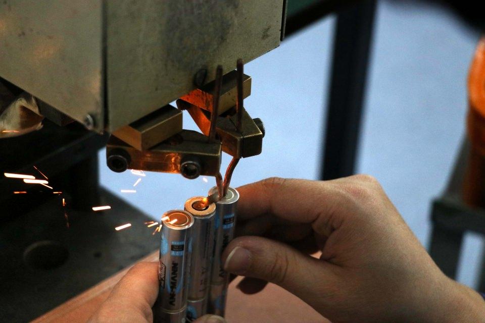 <div>Özsoy, firma olarak yaklaşık 300 çeşit telsiz, silah, termal, robotik ve medikal sistemlerde kullanılan batarya ve batarya sistemlerinin üretildiğine dikkati çekti.</div>
<div> </div>