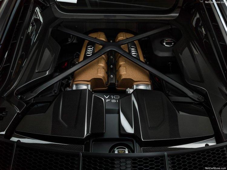 <p>R8 V10 Decennium’un kalbinde yer alan 5,2 FSI motor, 620 HP güce ve 580 Nm torka sahip. 0’dan saatte 100 kilometre hıza sadece 3,1 saniyede çıkan otomobilin azami hızı ise 331 kilometre.</p>