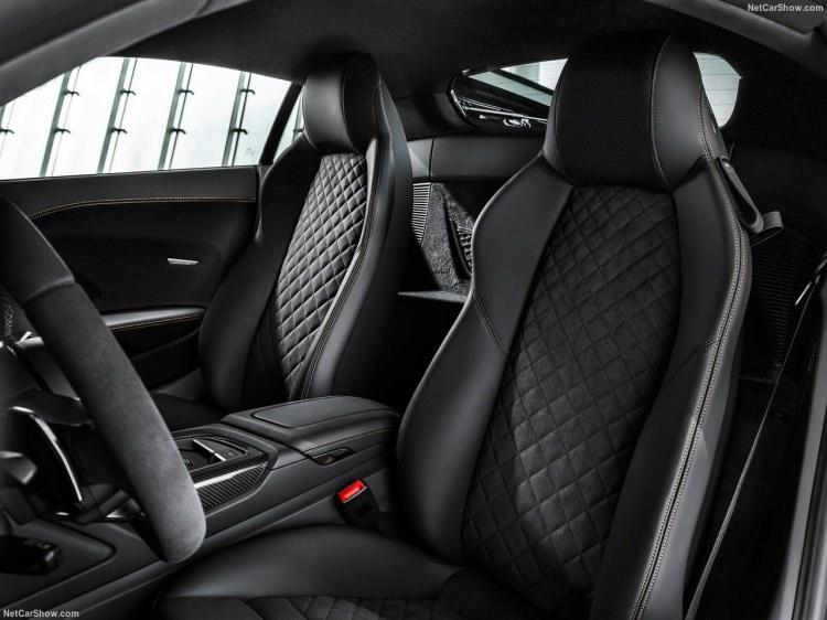 <p>Audi’nin V10 motorunun 10’uncu yılına özel tasarladığı ve sadece 222 adet üretilecek Audi R8 V10 Decennium, aynı zamanda bu modelin motor sporlarındaki 10 yıllık başarısını da simgeliyor. Latincede “10 yıl” anlamına gelen Decennium, mat bronz ve siyah rengin ağırlıkta olduğu çok özel bir tasarıma sahip</p>
