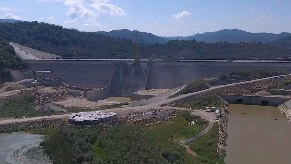 <p>Dev projelerin son halkası olan Melen Barajı üçüncü etabının devreye girmesiyle İstanbul'da 2071'e kadar su ihtiyacı karşılanmış oldu.</p>
