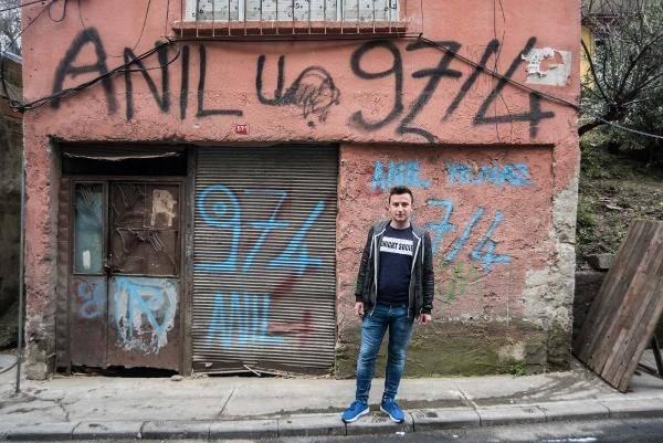 <p><strong>ERZURUMLU: ZENGİN OLUP BURAYI UNUTMAYAN BİRİ OLABİLİR</strong></p>
<p>Bir başka mahalle sakini Oğuzhan Erzurumlu da, "Bize gelmedi ama mahallede ihtiyacı olan evlere vermişler. Bir sonraki gelmelerinde verdiklerine vermemişler. </p>