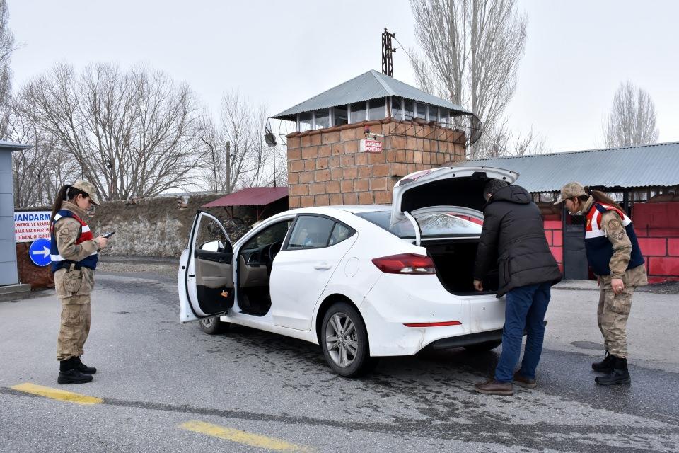 <p>Her şeyden önemlisi çocuğumla ilgileniyorum. Bu mesleği kadın olarak yaptığım için herkese örnek olmak istiyorum. Mesleğe girmek isteyen arkadaşlarımıza da başarılar diliyorum."</p>