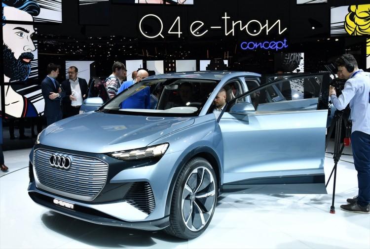 <p>Audi Q4 e-tron konsept otomobili</p>