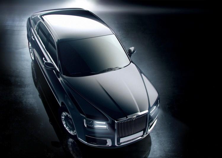 <p>İç mekanında yüksek kalite ahşap, deri ve metali el işçiliği ile birleştiren Aurus Senat, bu yönüyle İngiliz lüks otomobil üreticileri Rolls-Royce ve Bentley modellerini aratmıyor.</p>