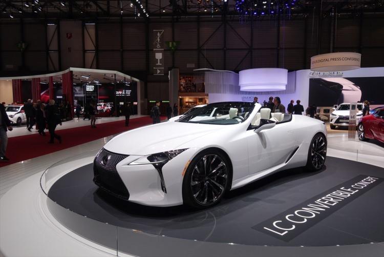 <p>Lexus LC Convertible Konsepti</p>