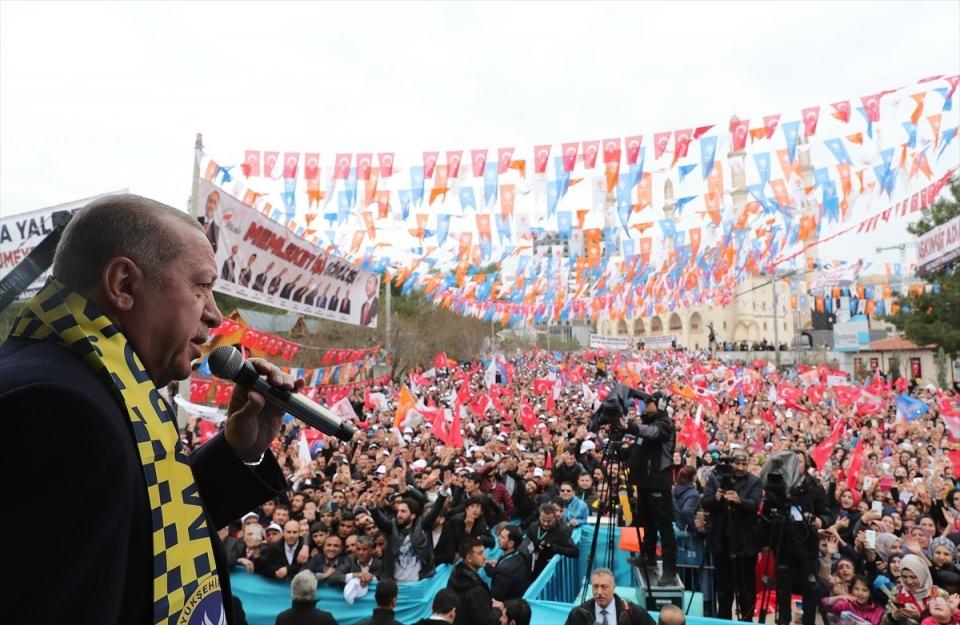 <p>Türkiye Cumhurbaşkanı ve AK Parti Genel Başkanı Recep Tayyip Erdoğan, Mardin 15 Temmuz Demokrasi ve Şehitler Parkı'nda düzenlenen mitingde halka hitap etti.</p>

<p> </p>
