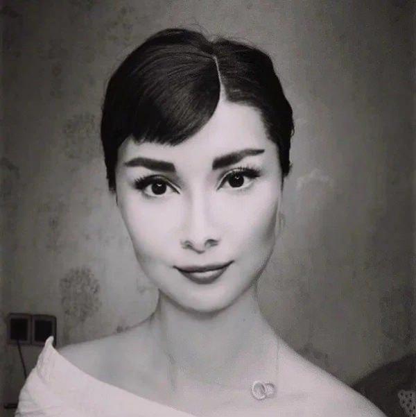 <p><strong>Audrey Hepburn</strong></p>
