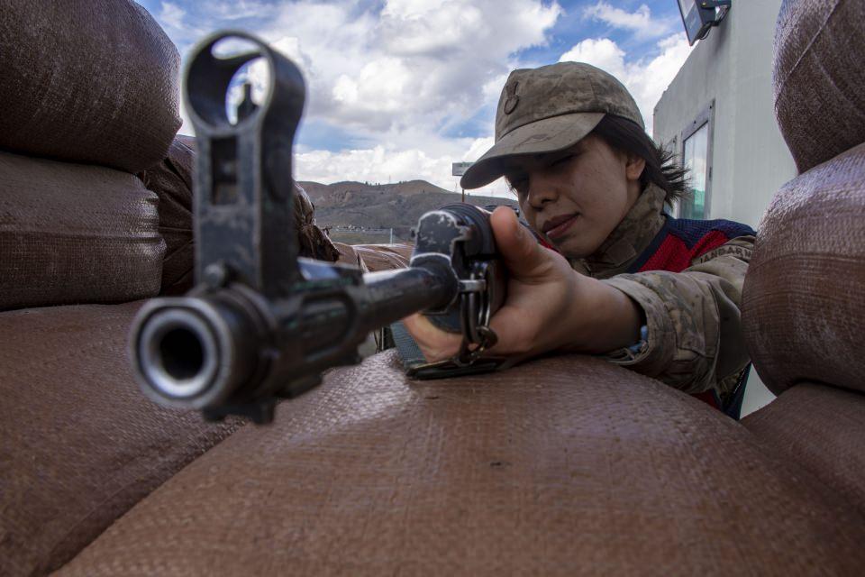 <p>Her mesleğin kendine has zorlukları olduğuna işaret eden Güzey, jandarma personeli olarak kalbindeki vatan, bayrak sevgisiyle zorlukları aştığını aktardı.</p>
<p> </p>