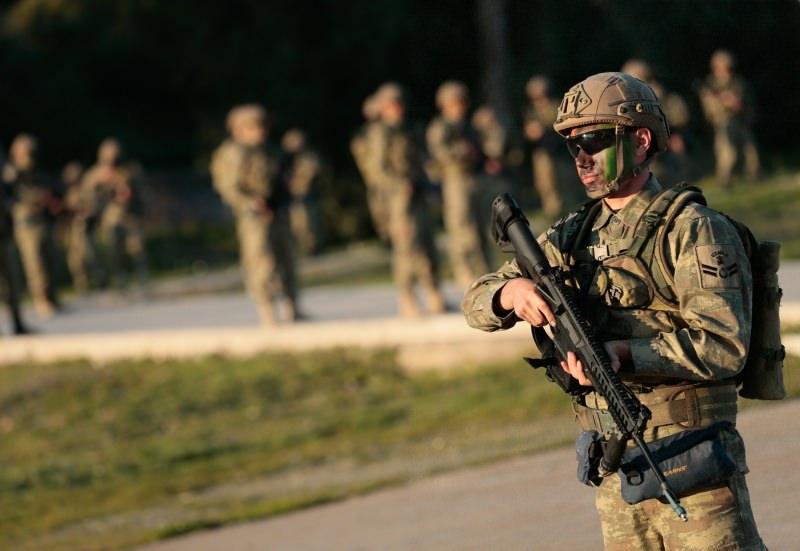 <p>Cumhuriyet tarihinin en büyük tatbikatı olan ve 103 savaş gemisinin katılımıyla Türkiye'nin üç denizinde gerçekleşen Mavi Vatan-2019'un Ege Denizi safhasında, temsili düşman adasına çıkarma harekatı başladı.</p>

<p> </p>
