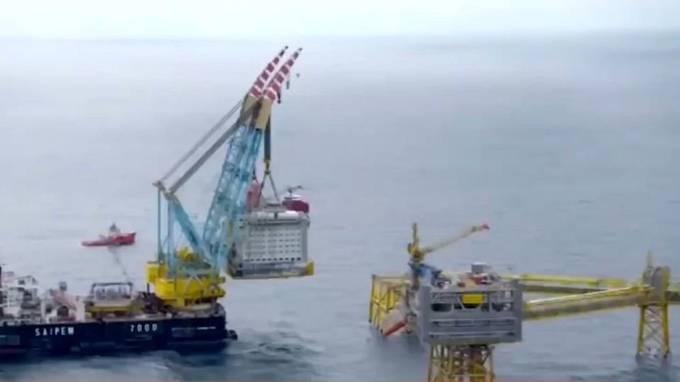 <p>Aynı vizyon uluslararası işbirlikleriyle Türkiye'yi enerji koridoru haline getirdi. Artık Türkiye, Doğu Akdeniz'de doğalgaz taramaları yapıyor.</p>
