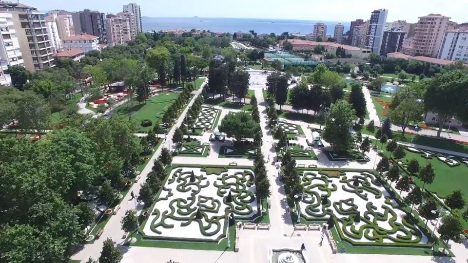 <p>Bugüne kadar yapılan ağaçlandırma çalışmaları ile İstanbul'un yeşil alanları 4 bin futbol sahası büyüklüğüne ulaştı.</p>
