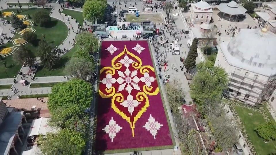 <p> İstanbul'un toplam 5 büyük Millet Bahçesi olacak. Erguvanı, lalesiyle İstanbul'u yeniden şiirlerdeki güzelliğine kavuşturan bu vizyon, </p>