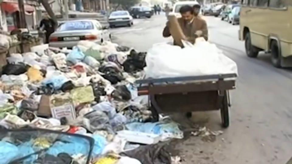 <p>Çöplerin toplanması da bertaraf edilmesi de büyük bir problemdi. </p>