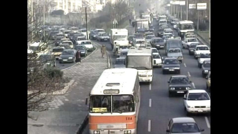 <p>Otobüs kuyrukları İstanbullular için adeta bir işkenceye dönüşmüştü. </p>
