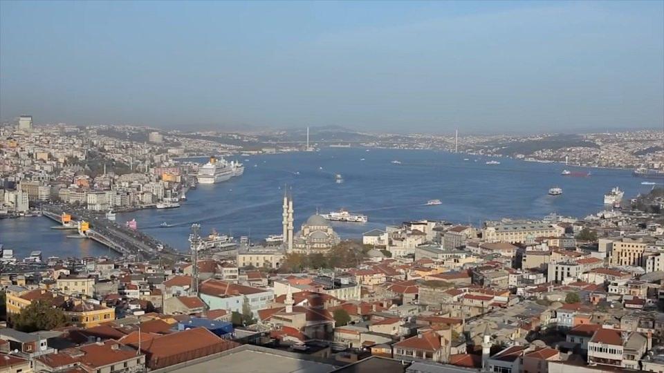 <p>İçinden deniz geçen şehir İstanbul'un deniz ulaşımı yok denecek kadar azdı.</p>
