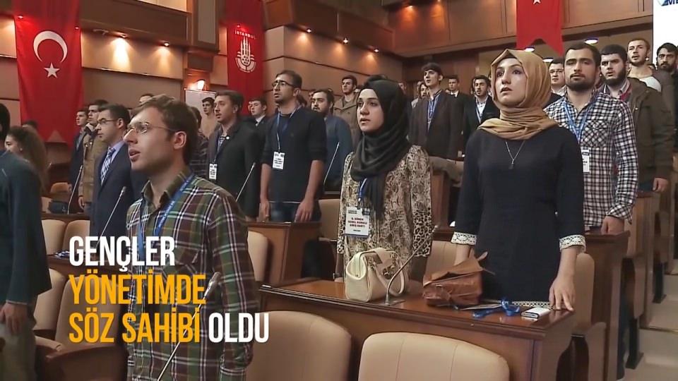 <p>Gençlere her zaman inanan ve güvenen Recep Tayyip Erdoğan, başkanlığı döneminde bir ilke daha imza atarak Türkiye'deki ilk gençlik meclisini kurdu. </p>
