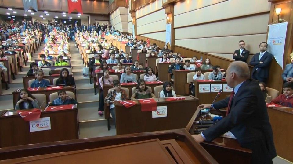 <p>Ardından 2005 yılında da Çocuk Meclisi kuruldu İstanbul'da. </p>
