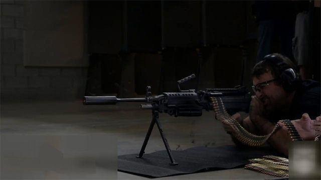 <p>Amerikan ordusu için geliştirilmiş M249 Takım otomatik silaha takılan susturucunun seri şekilde 700 mermi atışından sonra geldiği hal izleyenleri çok şaşırttı. </p>