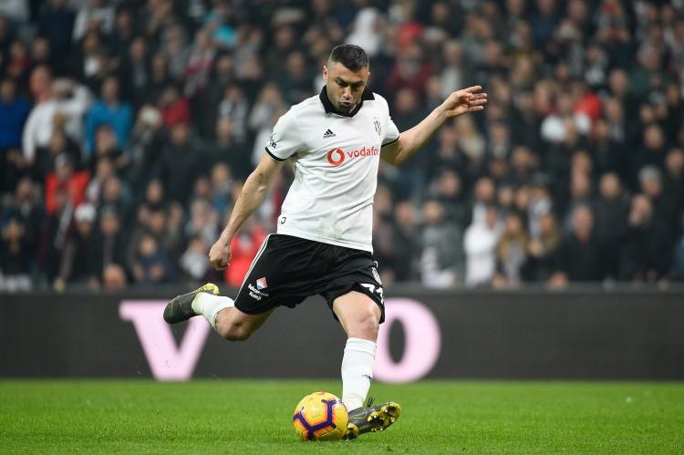 <p>Burak Yılmaz'ın frikikte gol vuruşu</p>
