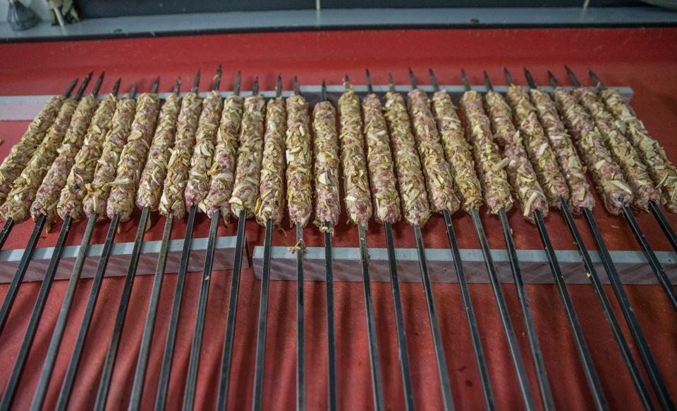 <p>Tamamen doğa bir ürün. Tarla olmayan dağın eteklerinde, tepelerde yağışlara bağlı olarak ortaya çıkar. Martta başlar, nisan ayının ortalarında sona erer. Köylüler toplayıp bu dönemde bize getiriyorlar.</p>